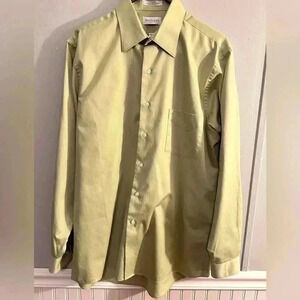 VAN HEUSEN Long Sleeve Dress Shirt EUC Size Large